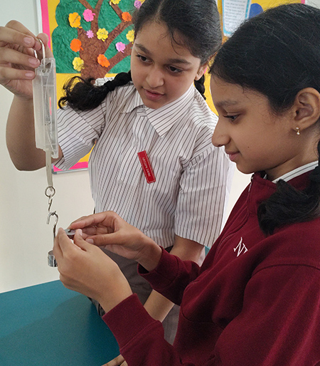 Science Lab Spring Balance Experiment